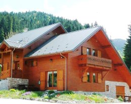 Chalet d’exception, de tradition "montagne", spacieux et confortable- 10 à 14 personnes- (4 étoiles + Gîtes de France 4 épis). Idéal pour réunions familiales ou entre amis. 