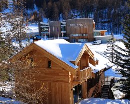 Le Moral (1860m) face aux pistes 