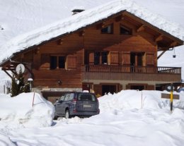 À 5 MIN DES TELECABINES AVEC NAVETTE  APPARTEMENT EN CHALET JUSQU’À 8 PERSONNES