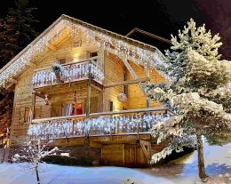 CHALET PIERRA, Pied des Pistes, WiFi Fibre. Tout confort, 200m des commerces