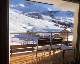 8 PERSONNES COEUR DE STATION -75 M2 - 3 CHAMBRES - PARKING PRIVATIF COUVERT