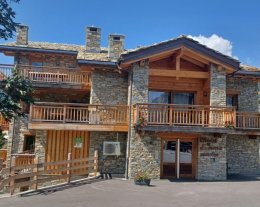 Chalet du vieux moulin L'ARCELLE + SPA Privé