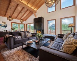 Chalet pour 10 proche des pistes avec piscine d'été