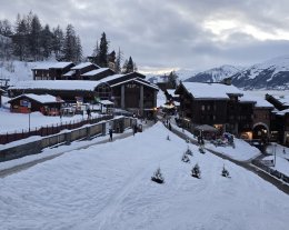 Les Coches, centre station, front de neige et ski aux pieds