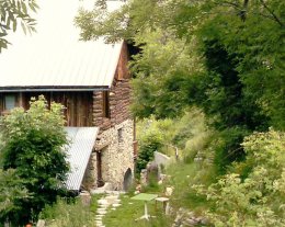 "LA MAISON DE SYLVIE" à CERVIERES  - village rural -                       
