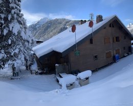 380 M²  de 12 à 19 pers bord du lac 400 m des remontées 