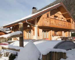 Chalet confortable avec spa de nage et sauna à Saint Gervais les Bains proche Megève et Chamonix