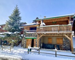 Chalet des Esquits pistes 5mn à pied, au calme, près de tout 