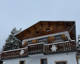 CHALET 16/18 PERSONNES VUE PISTES ET MONTAGNE JACUZZI SAUNA SALLE DE CINEMA BILLARD ET BABYFOOT