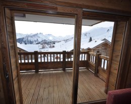 Champ l’Eriscal. Vue panoramique, accès direct sur les pistes